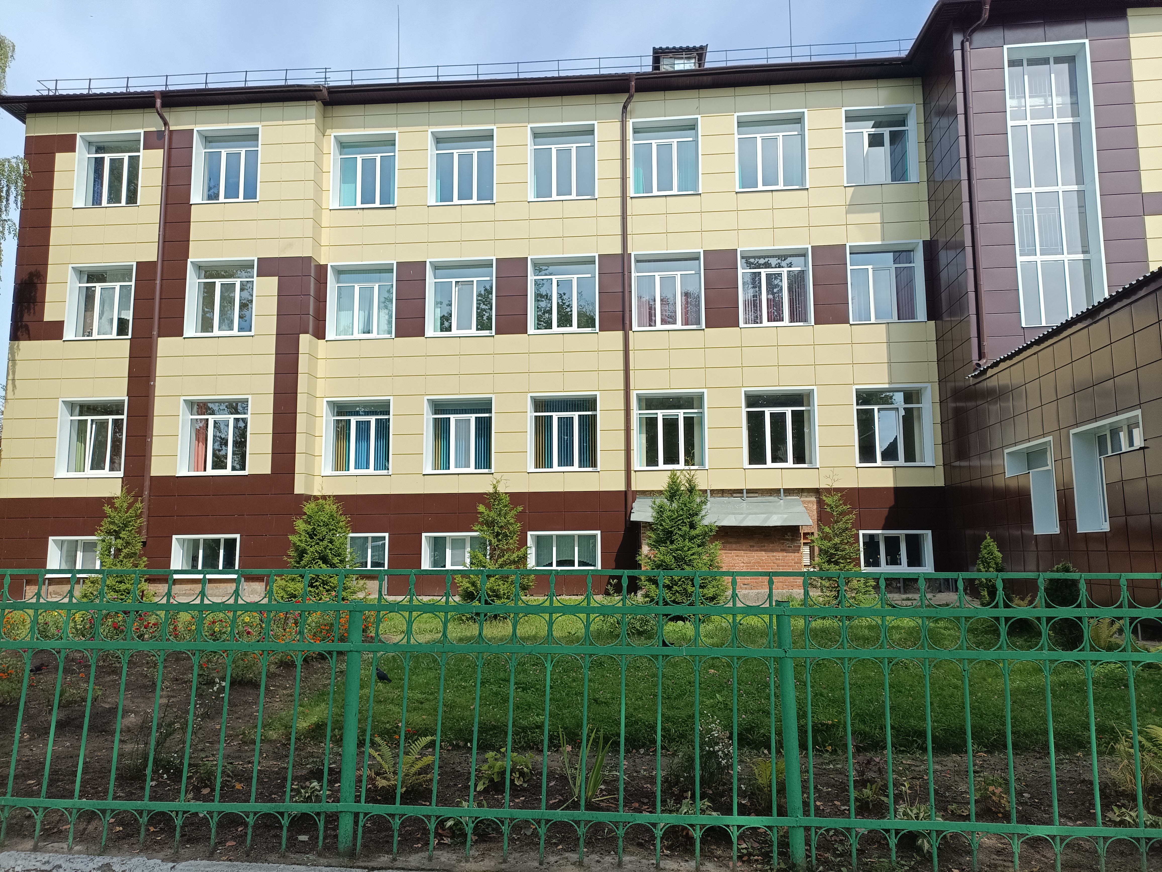 Фотография школы.